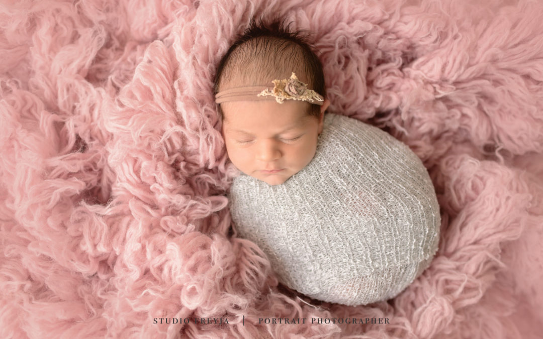 Lyra – Pacific Beach Newborn Pictures