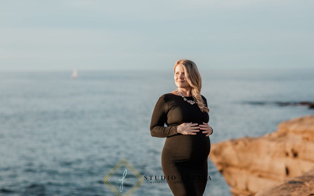 Sunset Cliffs Maternity Pictures in La Jolla