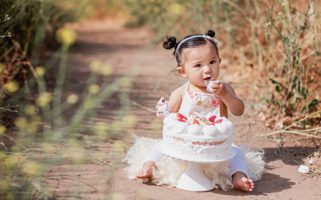 Outdoor Cake Smash Pictures in San Diego