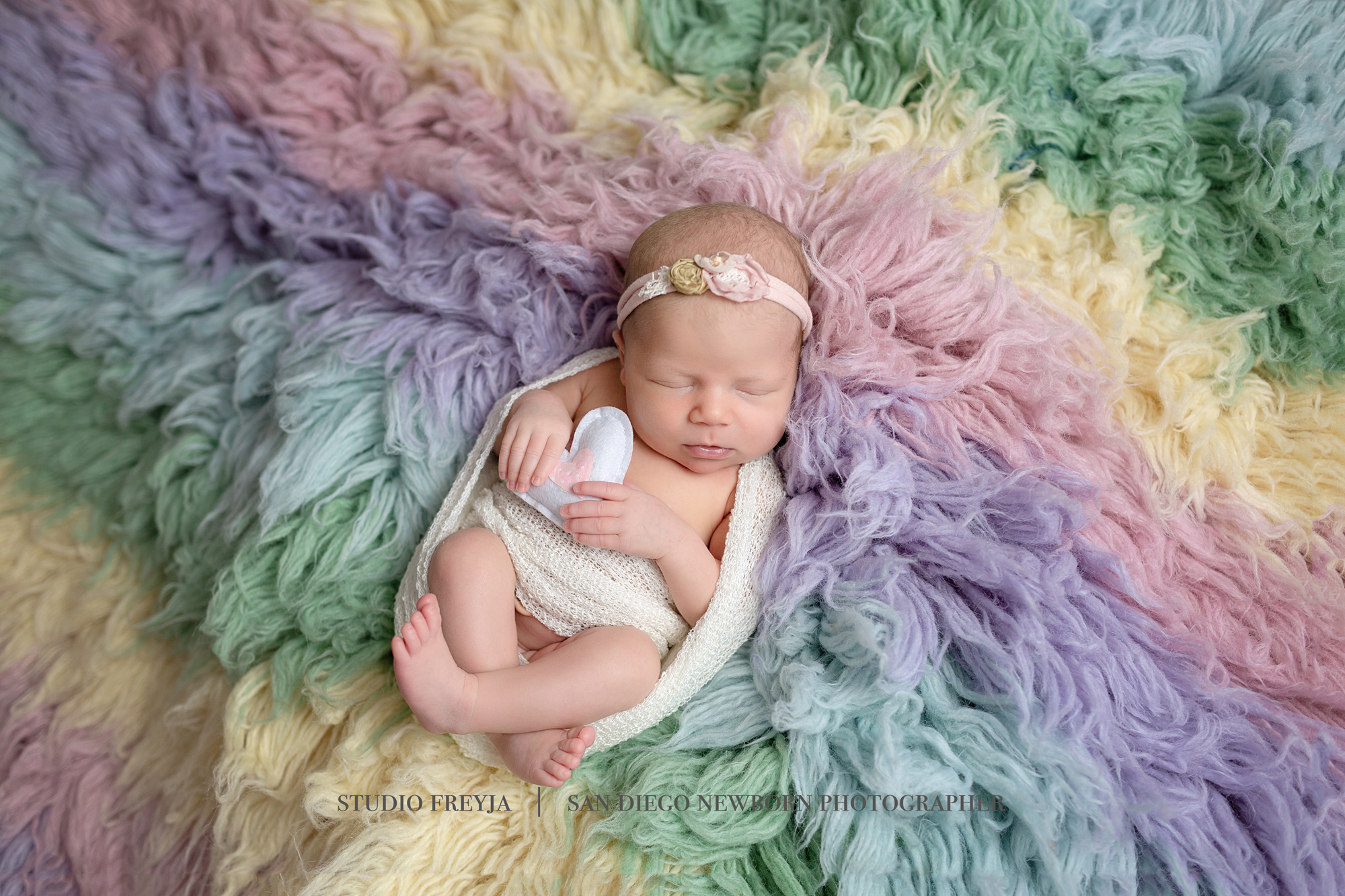 Logan Newborn Pictures Copyright Studio Freyja (1 of 7).jpg