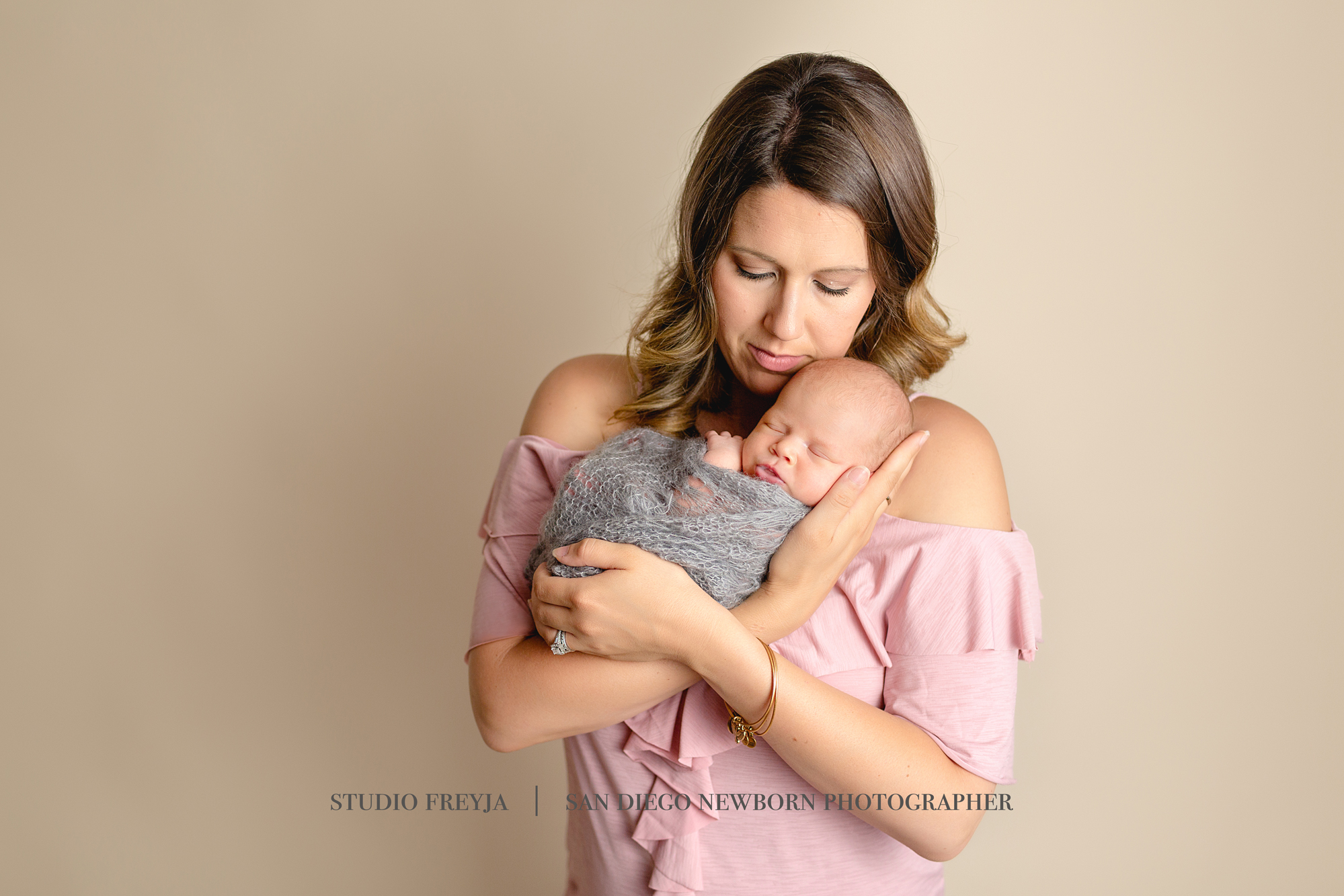 Logan Newborn Pictures Copyright Studio Freyja (4 of 7).jpg