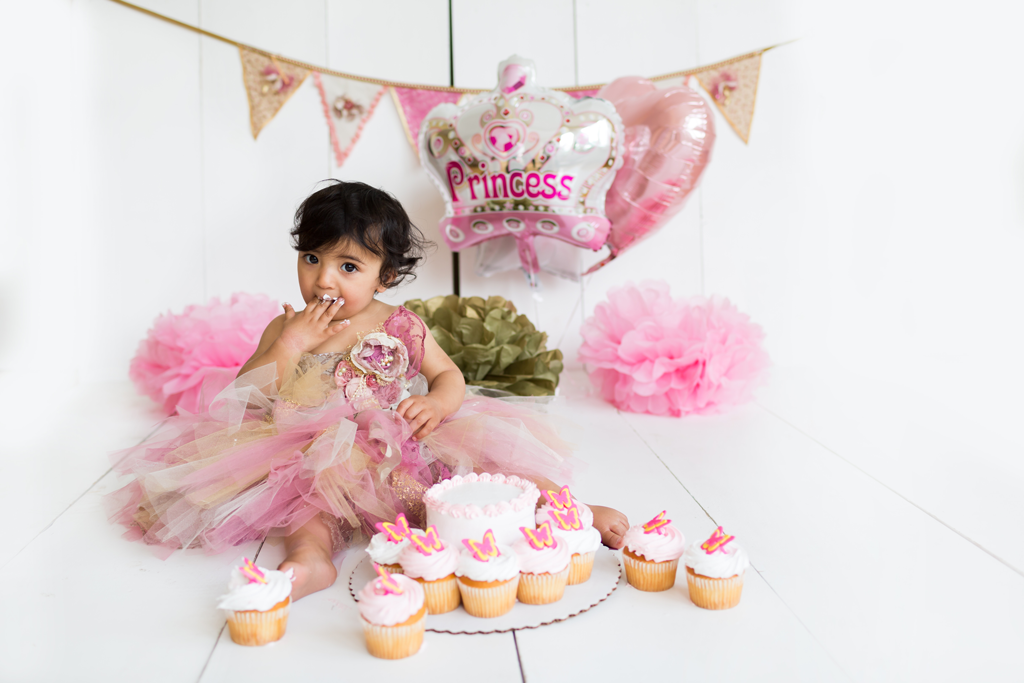 Studio Freyja captures cake smashes in her San Diego Photography Studio for baby girls Milestone Session