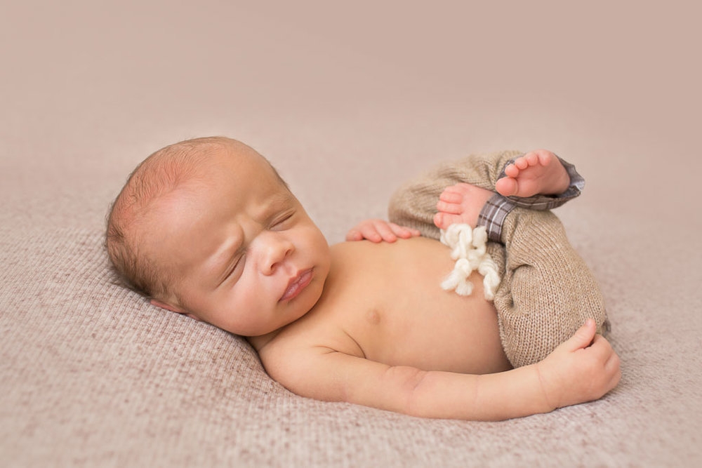 When to schedule your newborn photography session with San Diego Newborn Photographer Studio Freyja