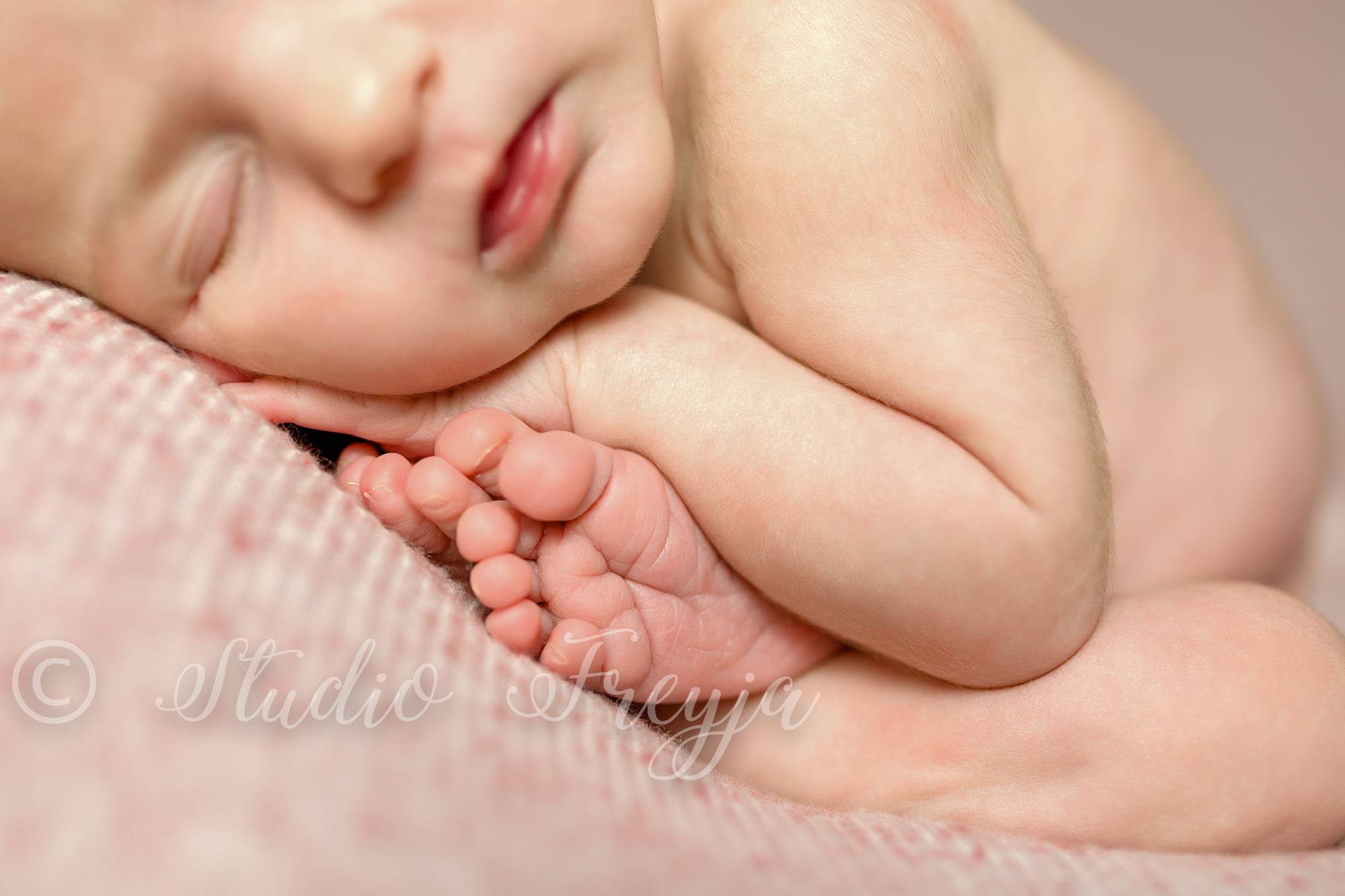 Baby tocs in Taco Pose at San Diego Newborn Photography Session by Studio Freyja