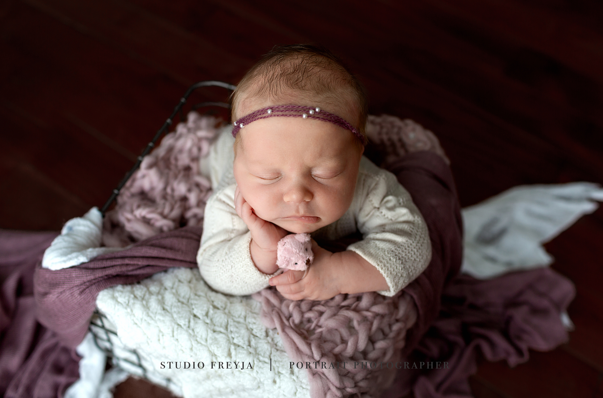 Vivan Newborn Session Copyright Studio Freyja-15_1.jpg