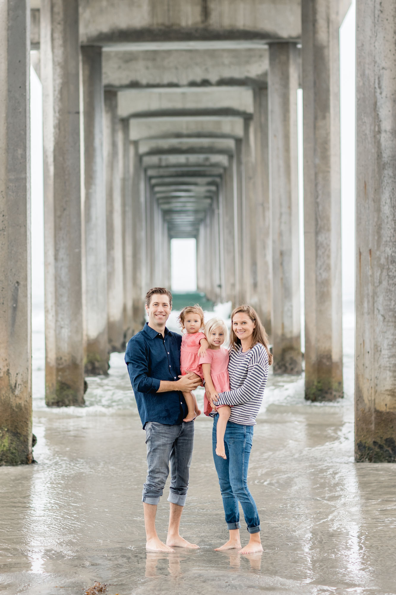 Family Pictures under Scripps Pear on La Jolla Shores Beach by Family Photographer Studio Freyja