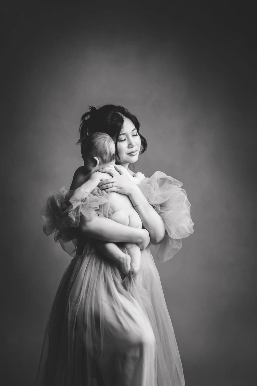 Motherhood Portrait Session in Anoka, MN | Studio Freyja